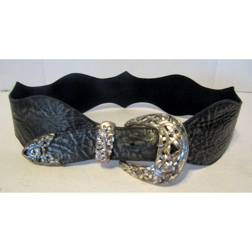 Leather Rock Belt Textured soft Leather Large Buckle Boho Wide EUC Size S 32